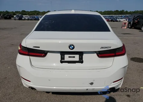 2024 BMW 330Xi z USA, uszkodzony, nr VIN 3MW89FF07R8E52272